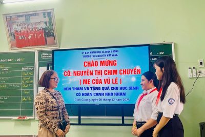 TẶNG QUÀ CHO HỌC SINH KHÓ KHĂN