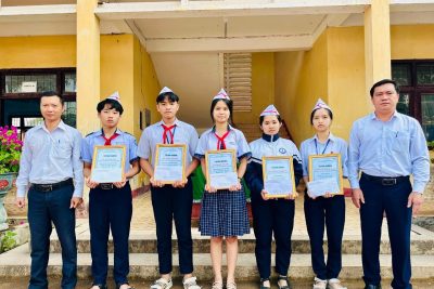 Tuyên dương học sinh đạt học sinh giỏi lớp 9 cấp tỉnh và giáo viên bồi dưỡng đạt thành tích cao